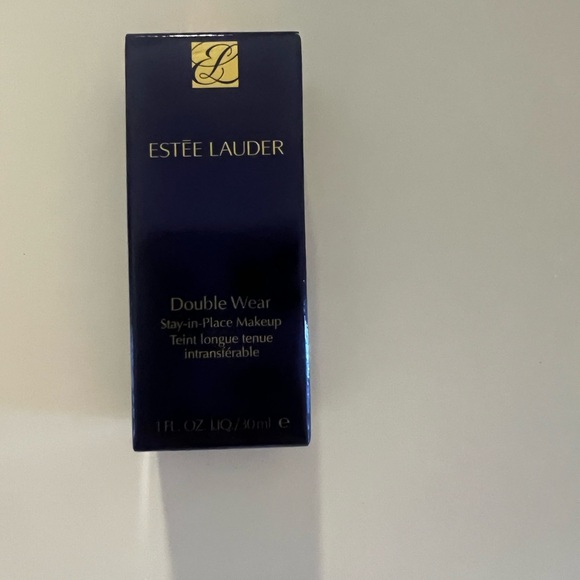 New Estée Lauder foundation in shade 3N1 ivory beige - Picture 3 of 4